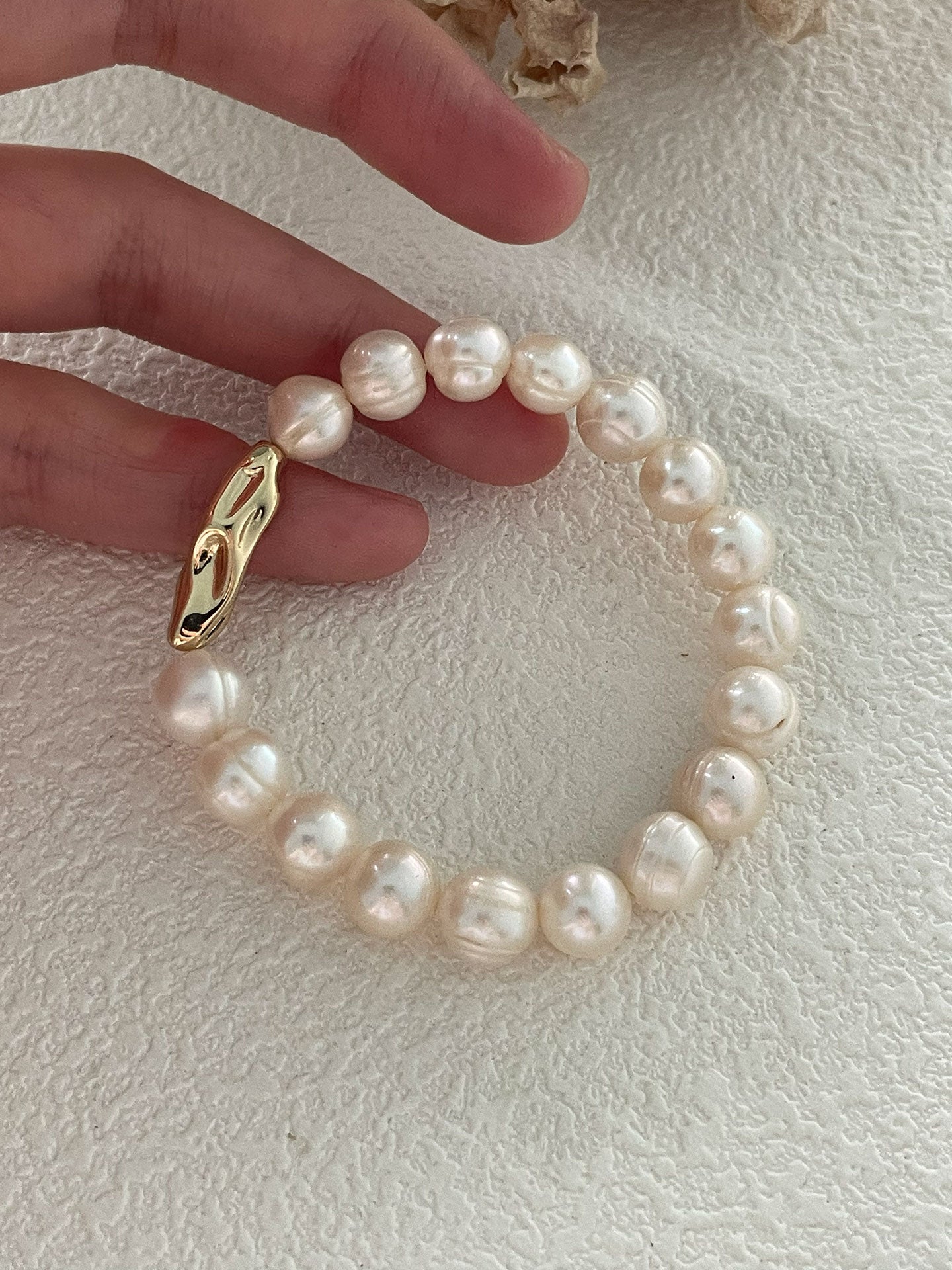 Light Coral Ribbed Pearl Stretch Bracelet - SHISLE