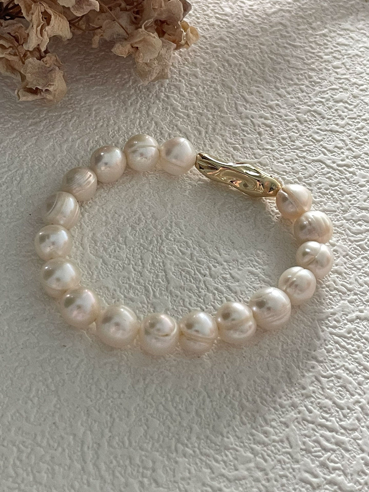 Light Coral Ribbed Pearl Stretch Bracelet