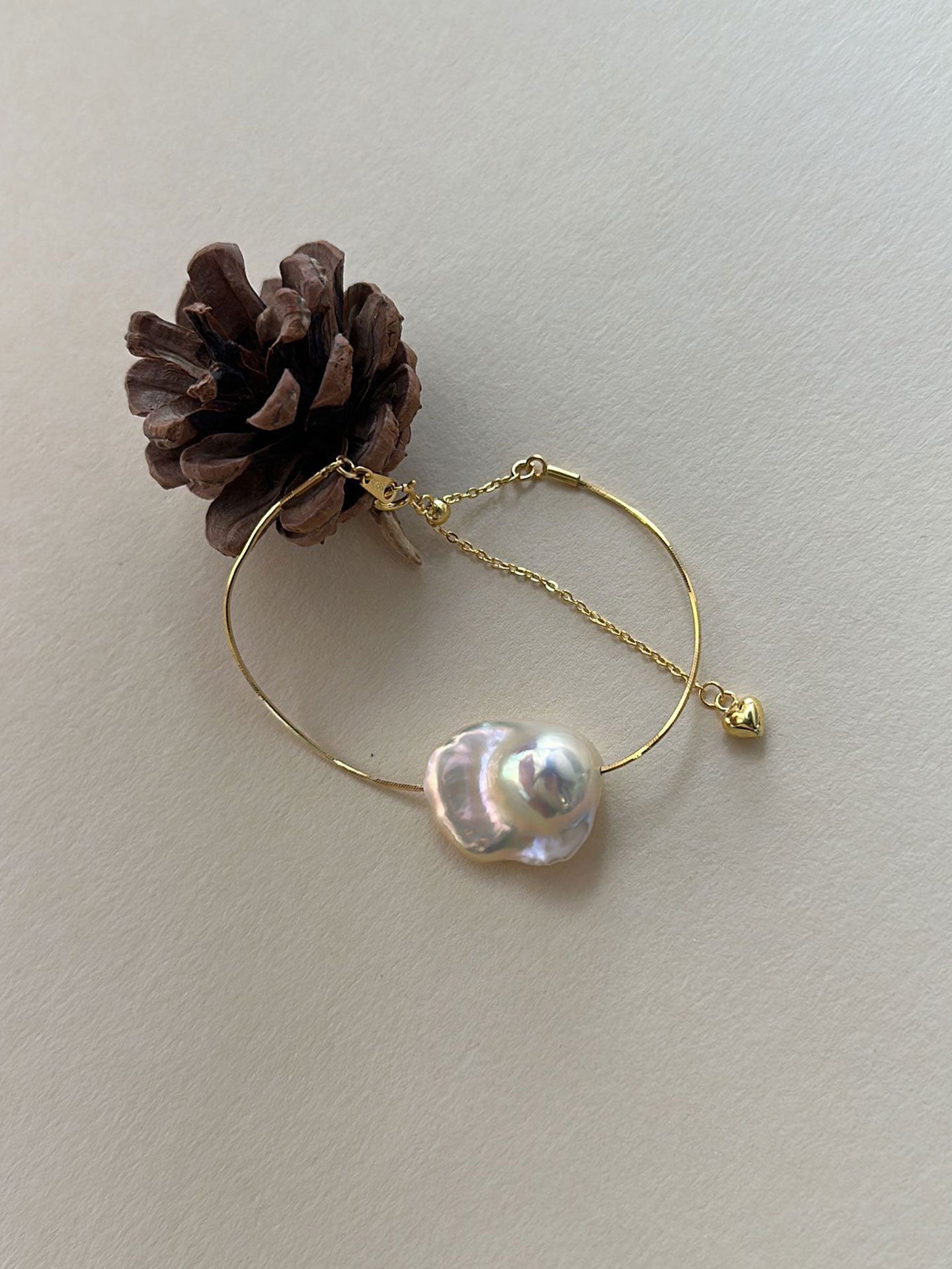 18K Gold-Plated Snake Chain Bracelet with Iridescent Baroque Pearl
